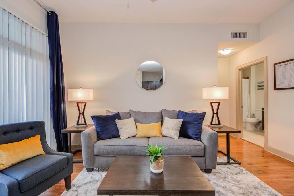 Smoke Free Amazing Modern 1 Bd Near Nrg *