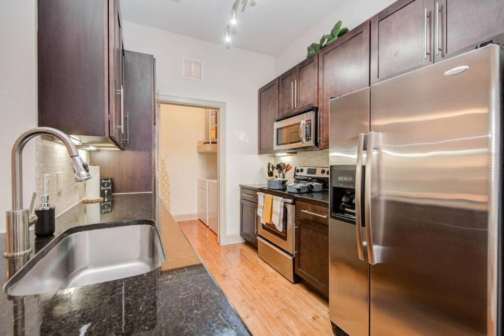 Smoke Free Amazing Modern 1 Bd Near Nrg Apartment *