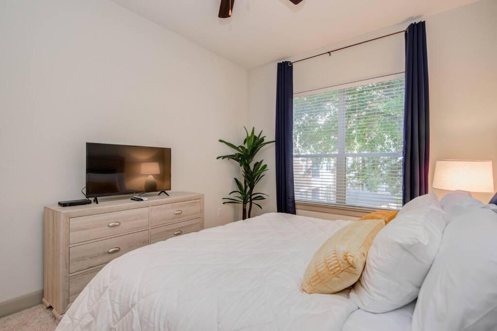 Smoke Free Amazing Modern 1 Bd Near Nrg