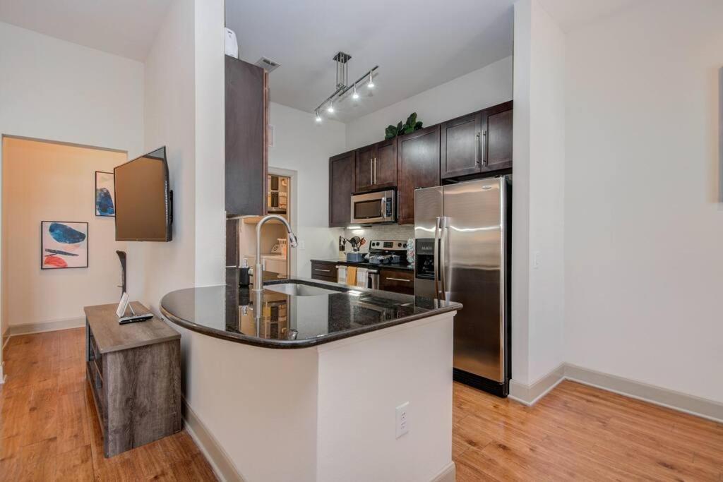 Smoke Free Amazing Modern 1 Bd Near Nrg